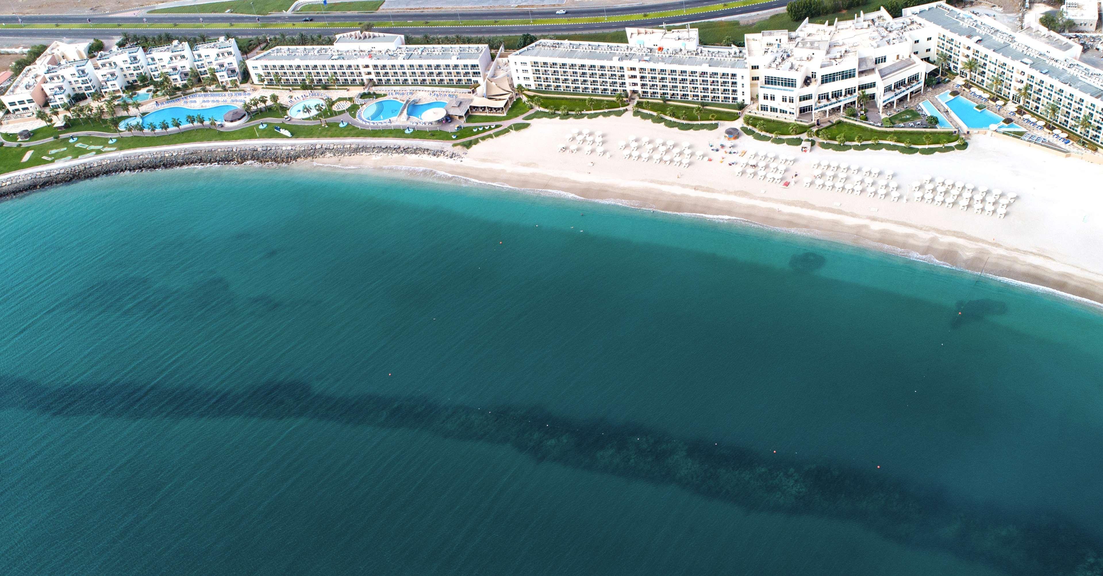 Radisson Blu Resort, Fujairah Bagian luar foto Aerial view of the hotel
