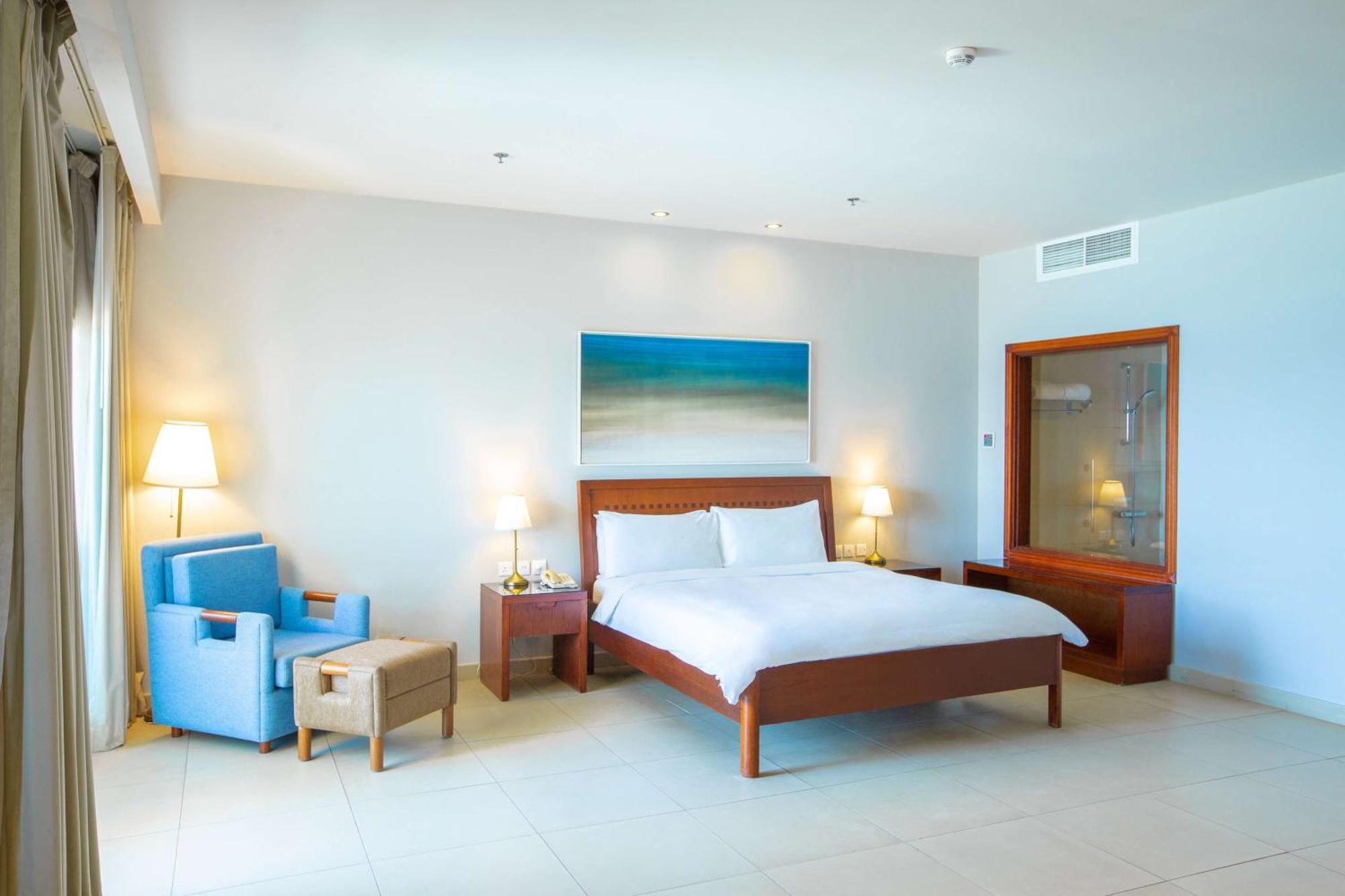 Radisson Blu Resort, Fujairah Bagian luar foto A bedroom at the resort