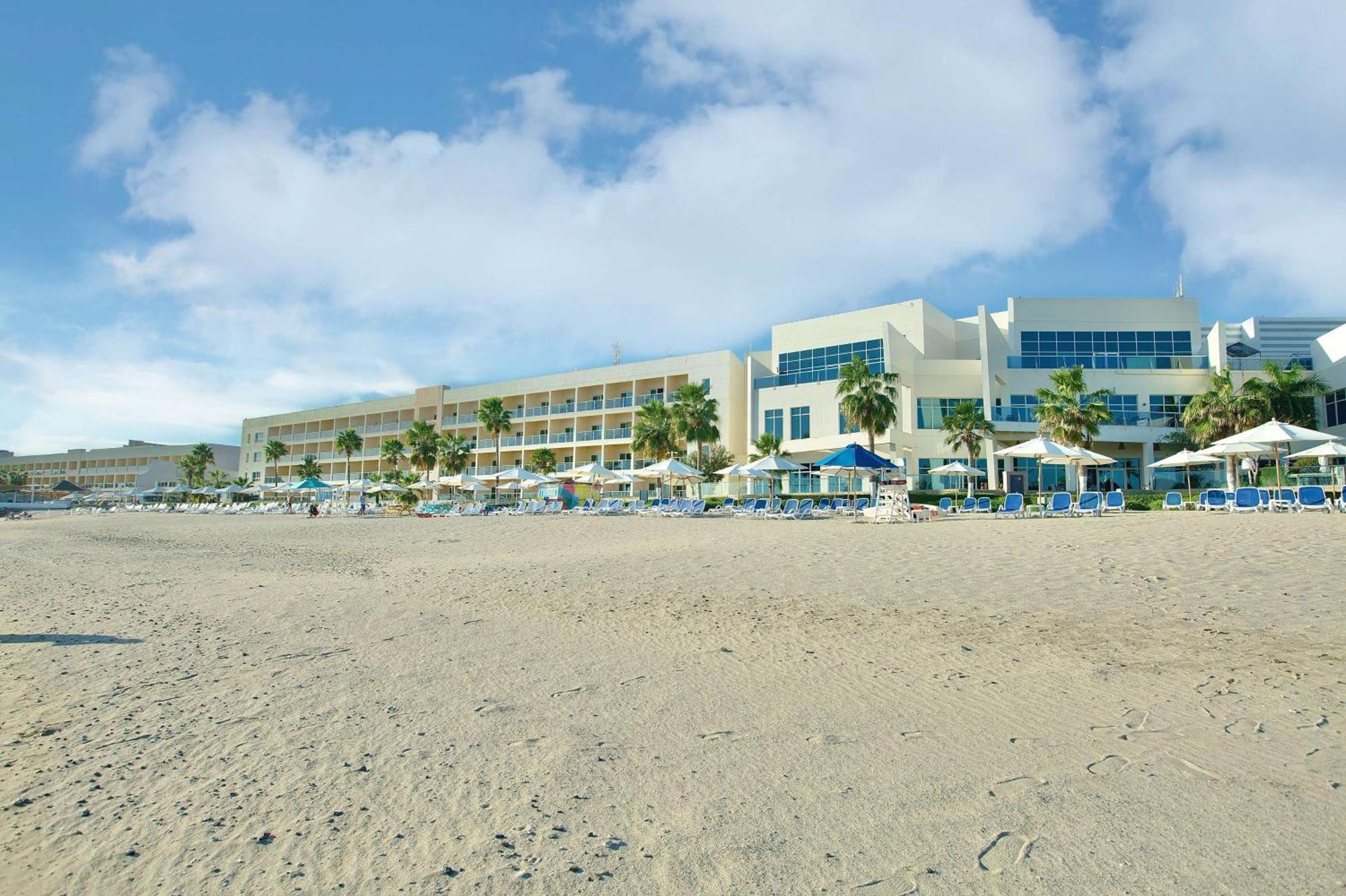 Radisson Blu Resort, Fujairah Bagian luar foto The Atlantis Paradise Island Resort