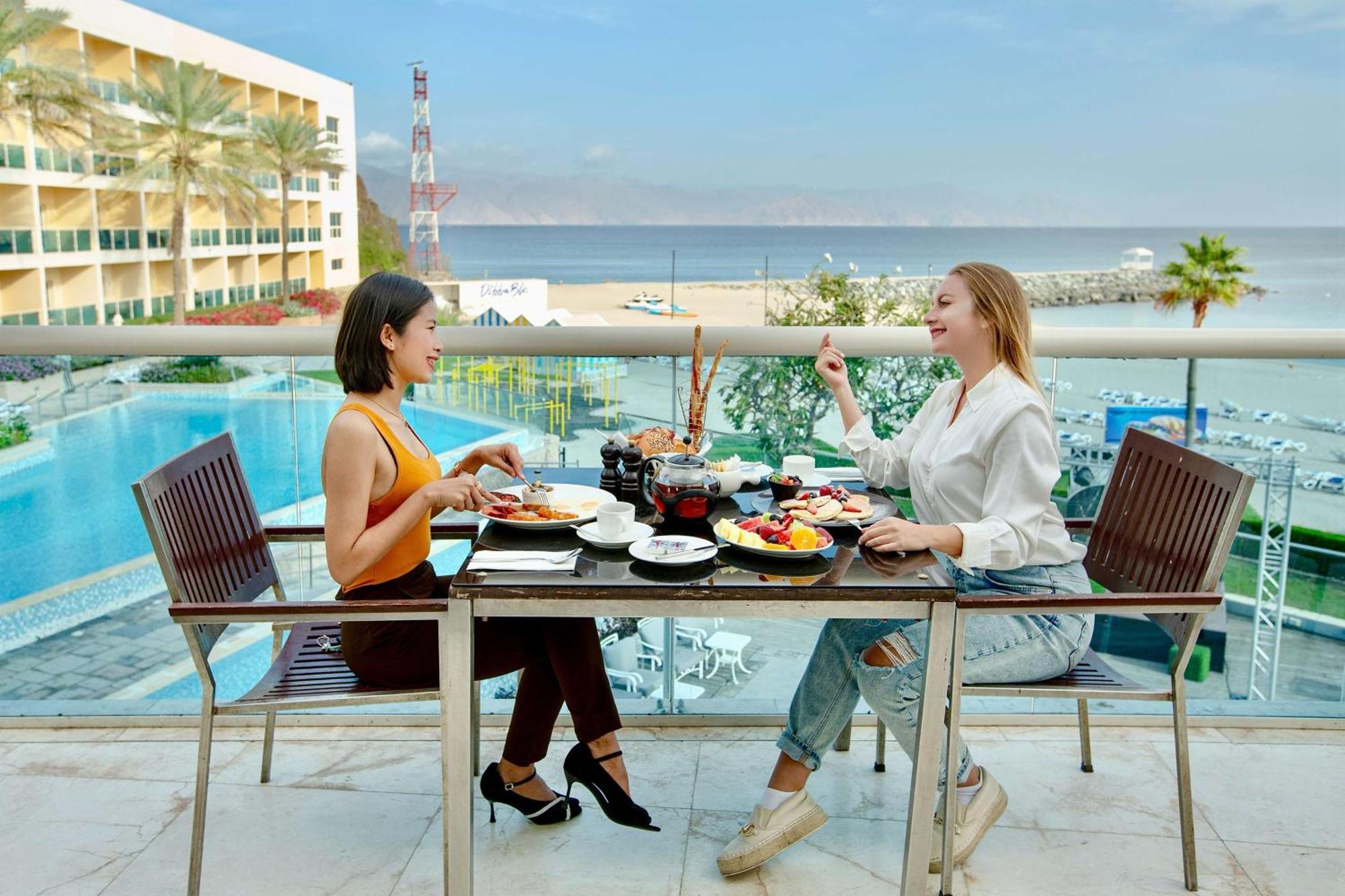 Radisson Blu Resort, Fujairah Bagian luar foto The View