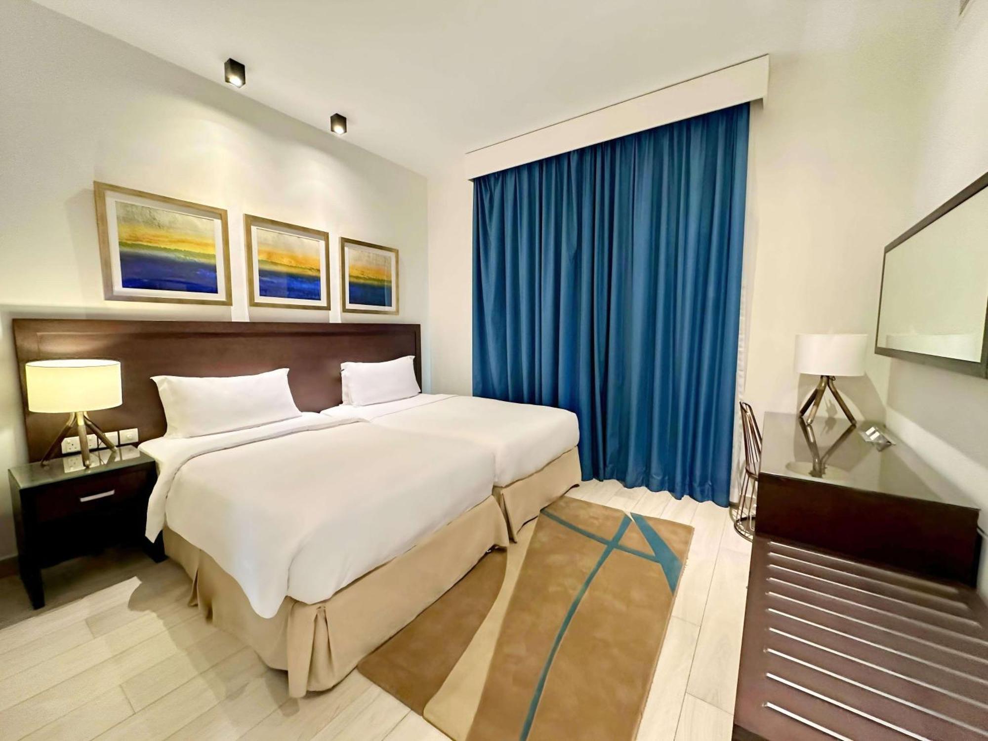 Radisson Blu Resort, Fujairah Bagian luar foto A bedroom at the hotel